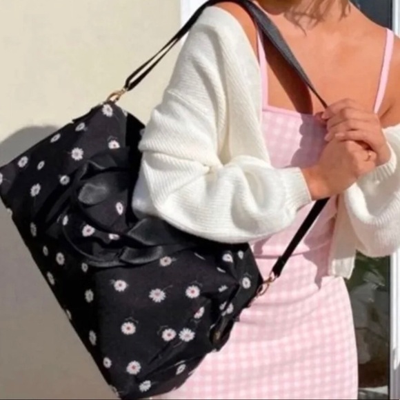𝅺alice + Olivia Duffle Daisy Duffle Bag - Picture 3 of 10